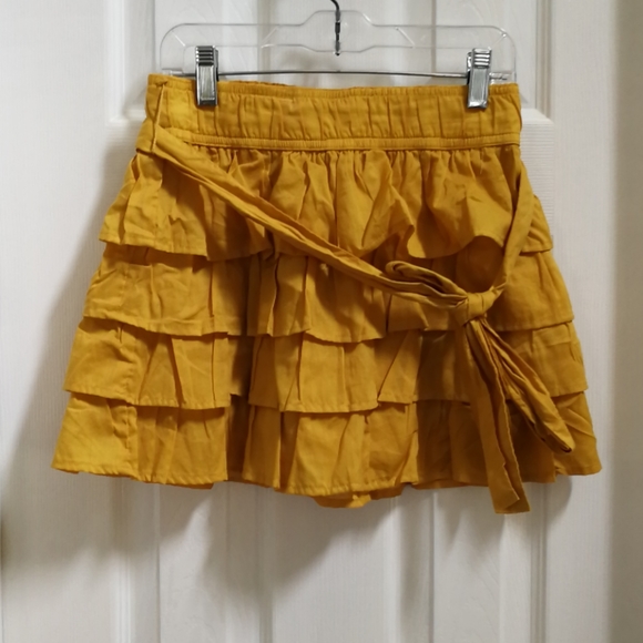 FOREVER 21 MINI SKIRT 🌻❤️ - Picture 2 of 5